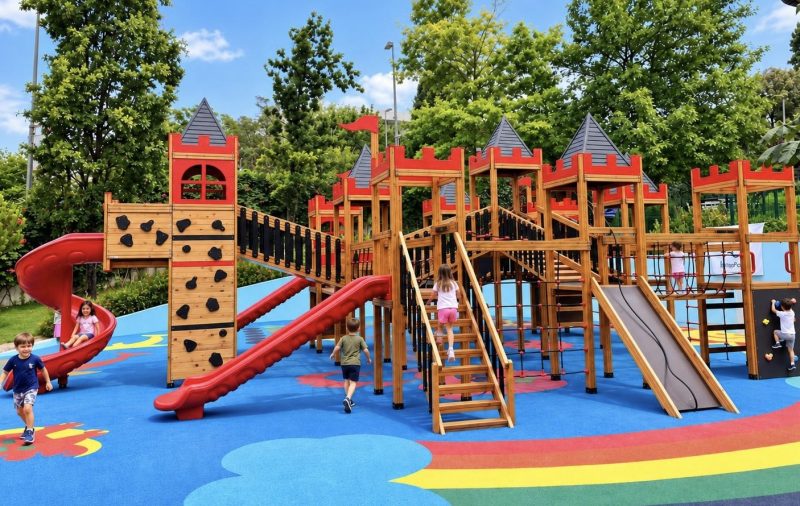 Château Playgrounds – children's outdoor play system